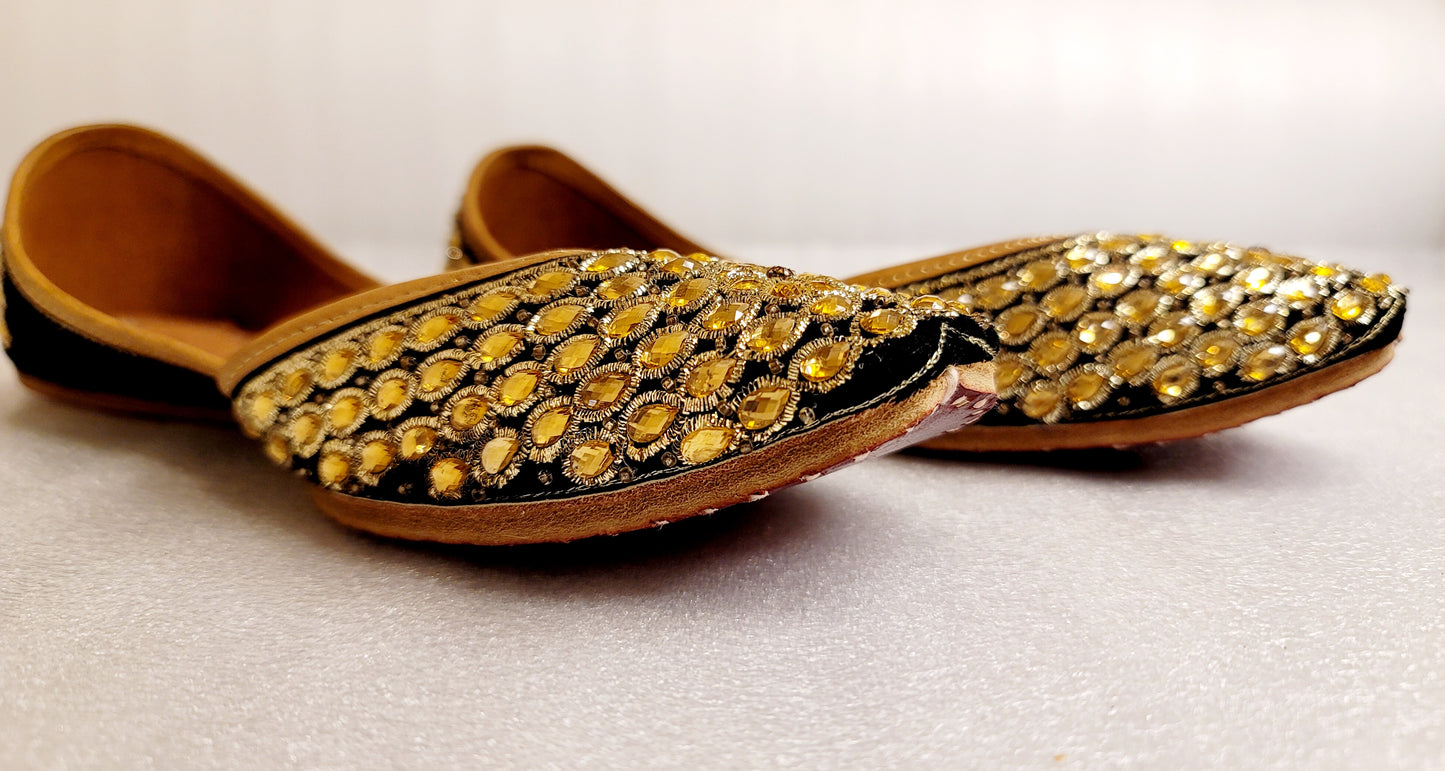 High Quality Kundan Stoned Punjabi Jutti.