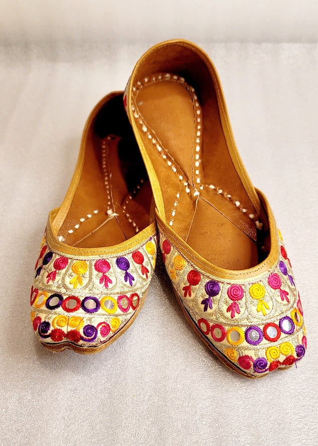Hand Crafted Extra Soft Punjabi Jutti