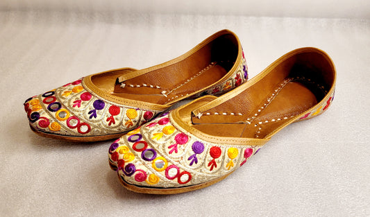 Hand Crafted Extra Soft Punjabi Jutti image 3