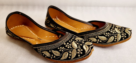 Punjabi Jutti Embroidered image 3