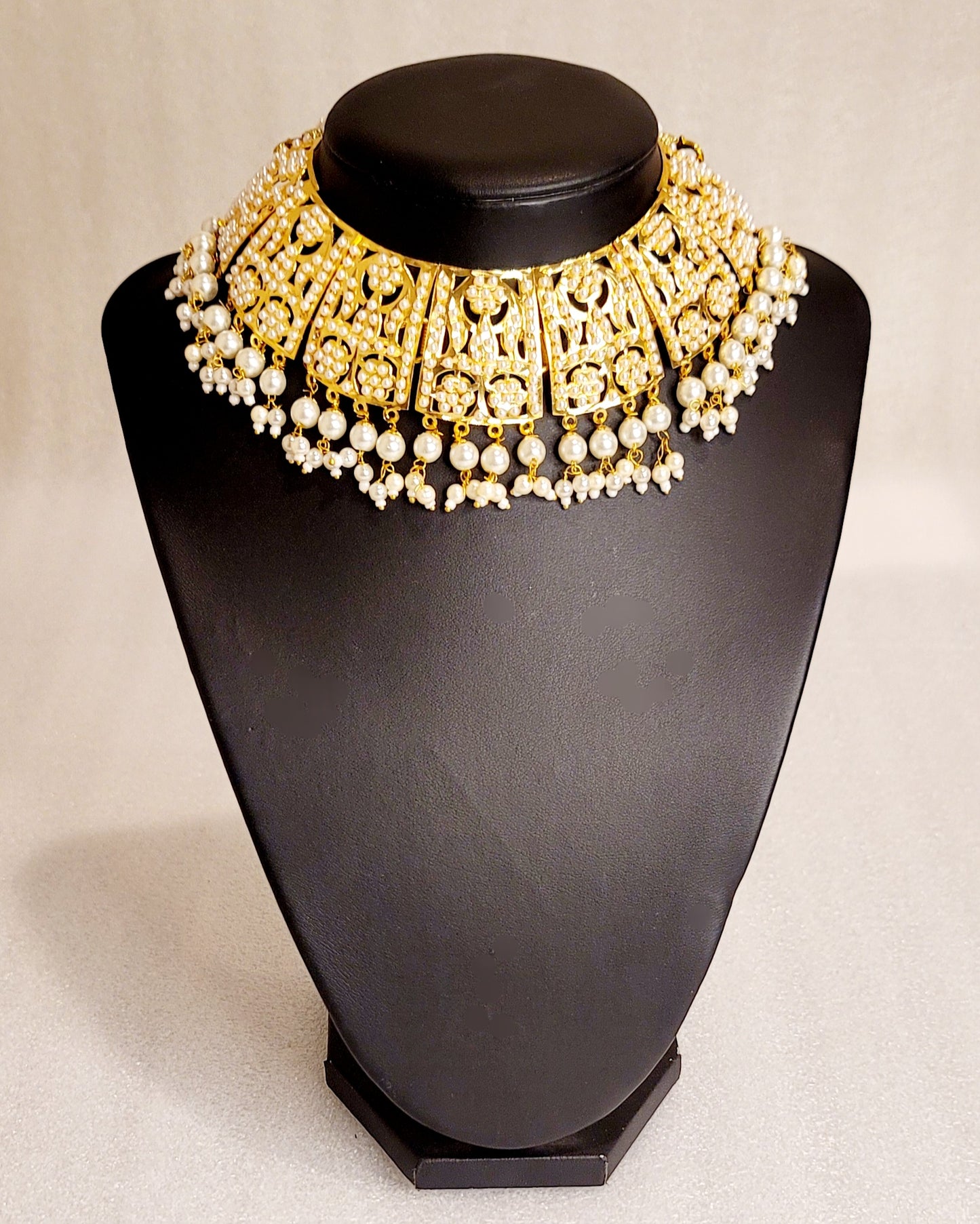 Real Jadau Choker Set With Stylish Oversized Studs & Tikka