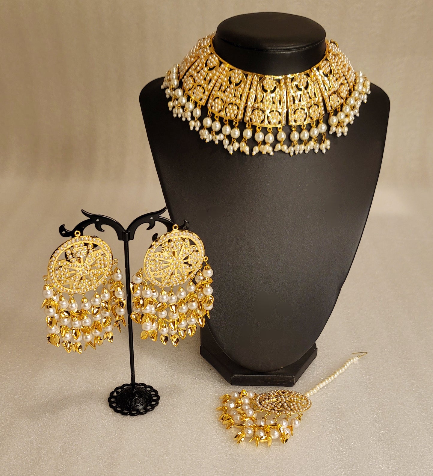 Real Jadau Choker Set With Stylish Oversized Studs & Tikka