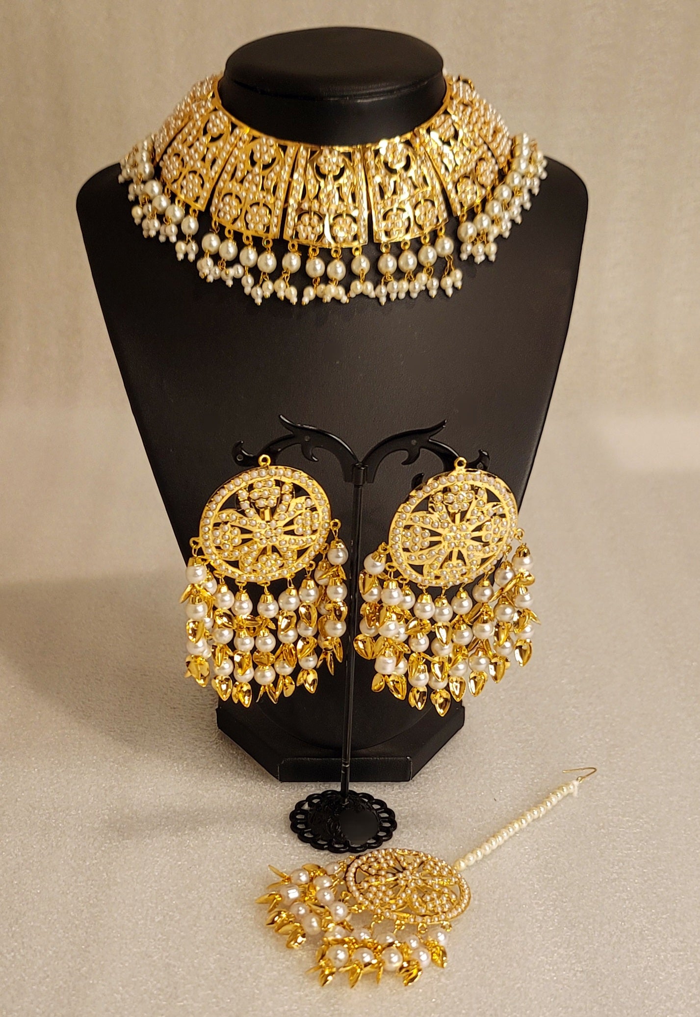 Real Jadau Choker Set With Stylish Oversized Studs & Tikka