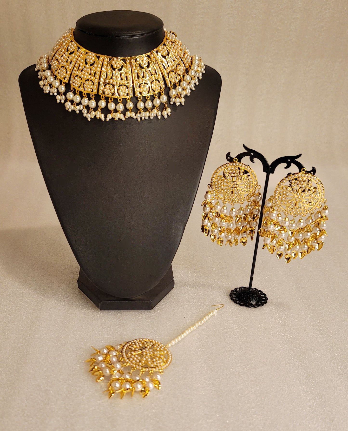 Real Jadau Choker Set With Stylish Oversized Studs & Tikka