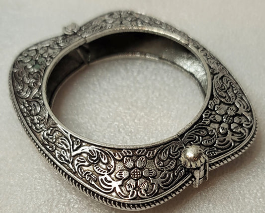 Oxidised Antique Kangans image 3