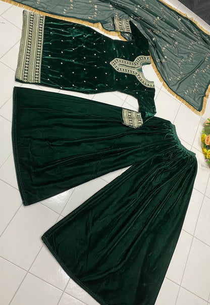 Simi Chahal Velvet Suit (40/42)
