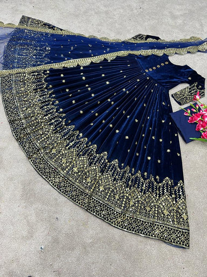 Beautiful Velvet Long Gown Set (40/42)