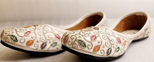 Punjabi Jutti With Embroidery inside/Out (White 1) image 3