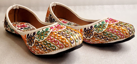 Punjabi Jutti With Embroidery Inside/out (White 2) image 3