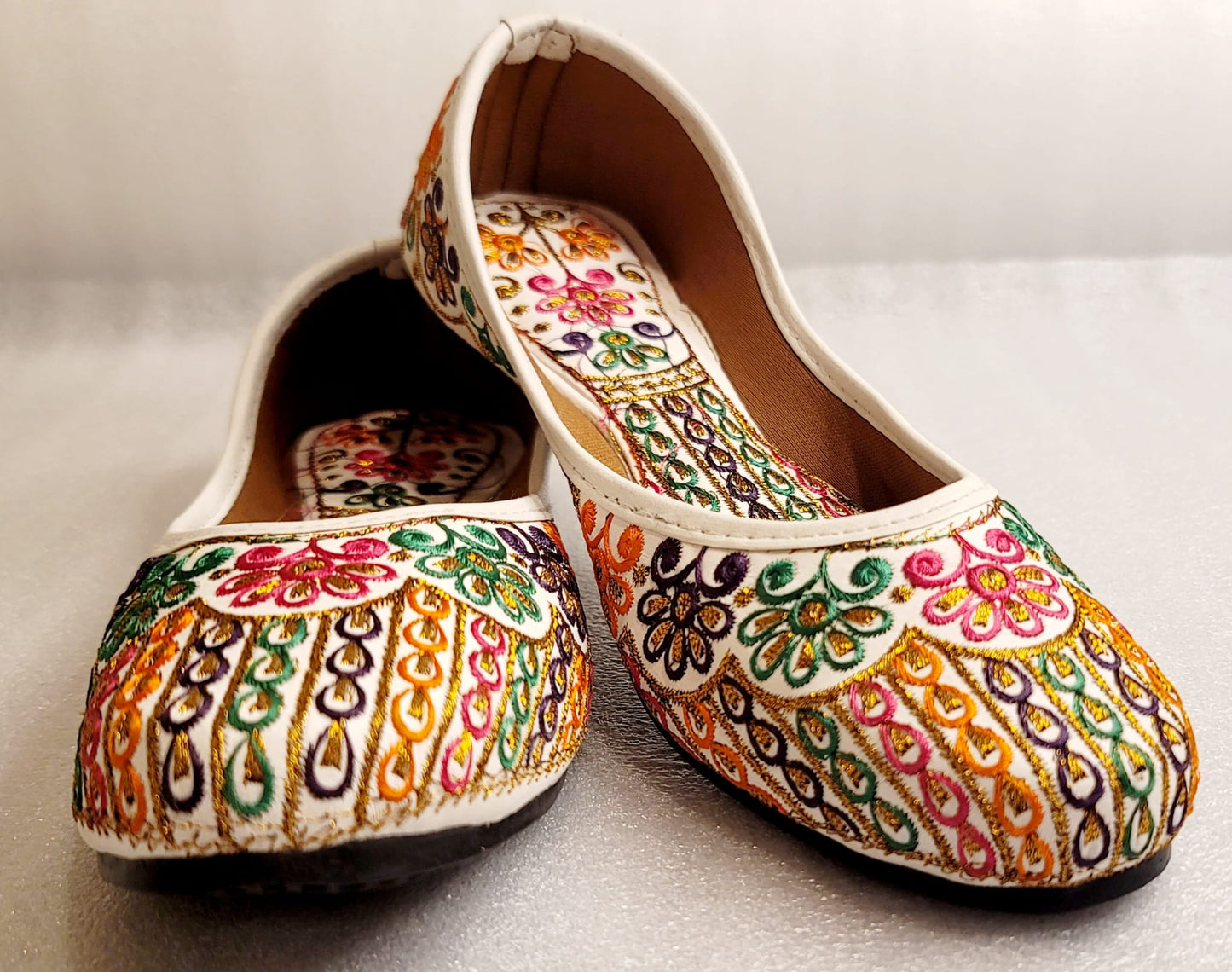 Punjabi Jutti With Embroidery Inside/out (White 2)