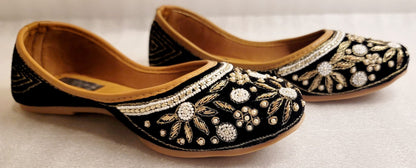 Super Stylish & Very Comfertable Punjabi Jutti (Black)