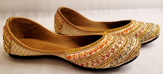 Simple Normal Wear Punjabi Jutti (Beige)