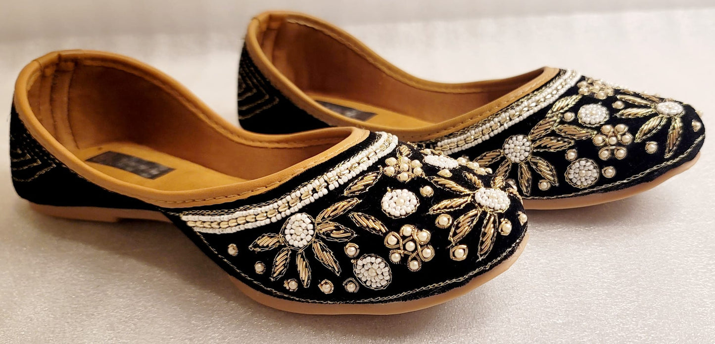 Super Stylish & Very Comfertable Punjabi Jutti (Black)