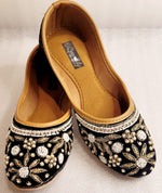 Super Stylish & Very Comfertable Punjabi Jutti (Black)