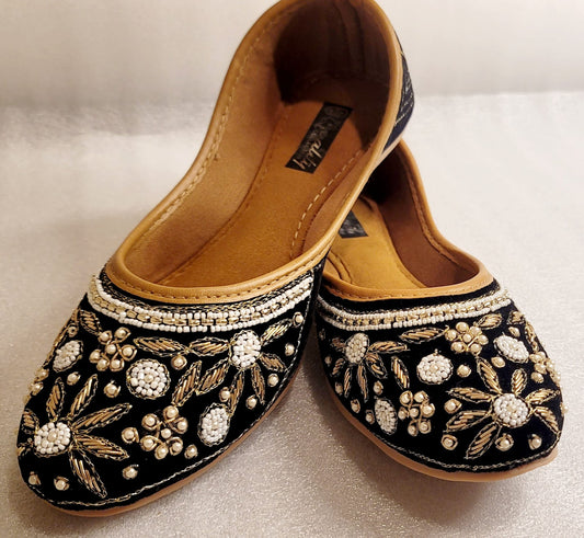 Super Stylish & Very Comfertable Punjabi Jutti (Black) image 3
