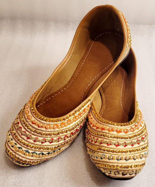 Simple Normal Wear Punjabi Jutti (Beige) image 3