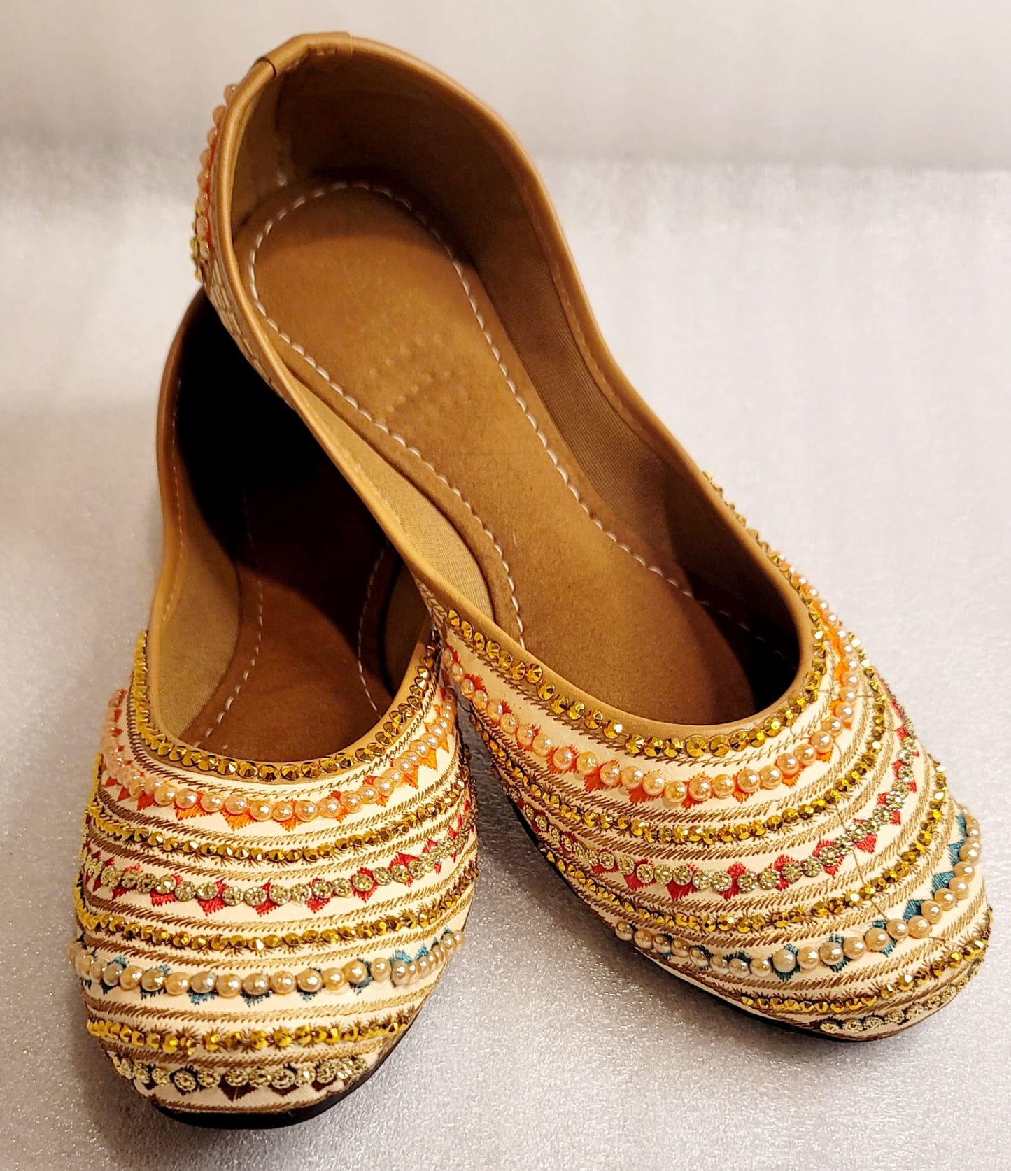 Simple Normal Wear Punjabi Jutti (Beige)