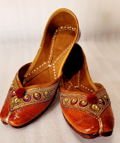 Super Stylish Traditional Look Leather Punjabi Jutti