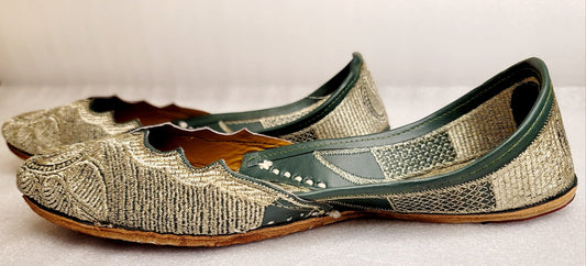 Pakistani Cutwork Jutti image 3