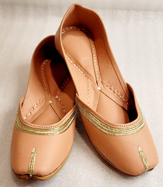 Simple & Stylish Punjabi Jutti Peach