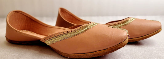 Simple & Stylish Punjabi Jutti Peach image 3