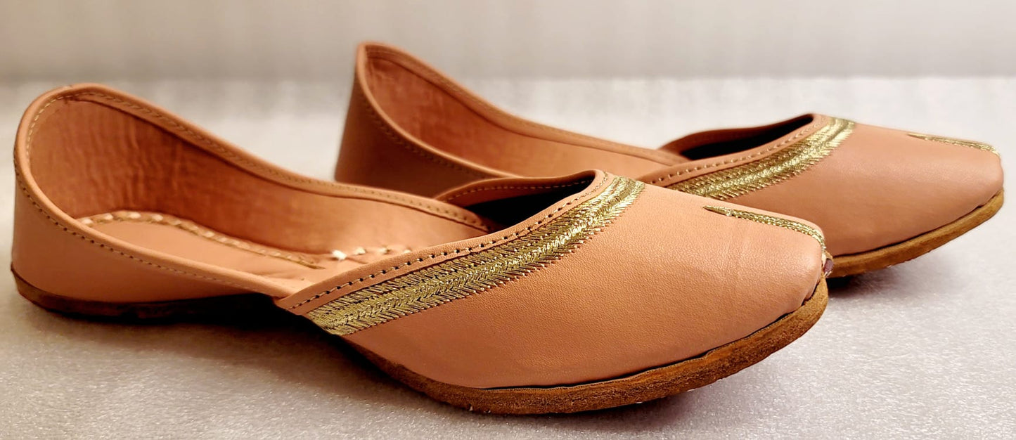 Simple & Stylish Punjabi Jutti Peach