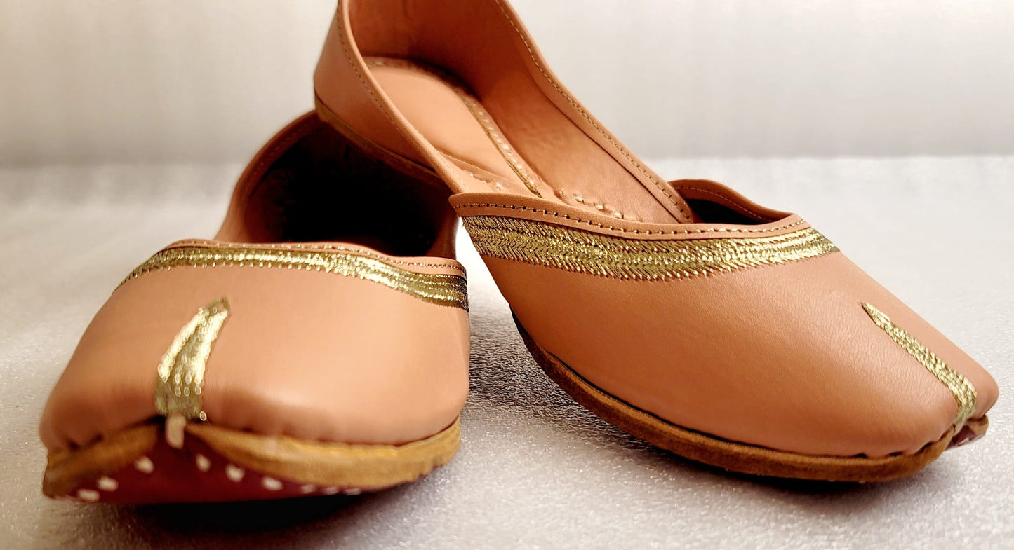 Simple & Stylish Punjabi Jutti Peach