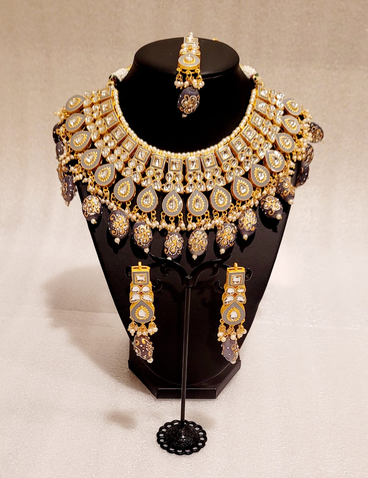 Super Stylish Kundan Meena Set