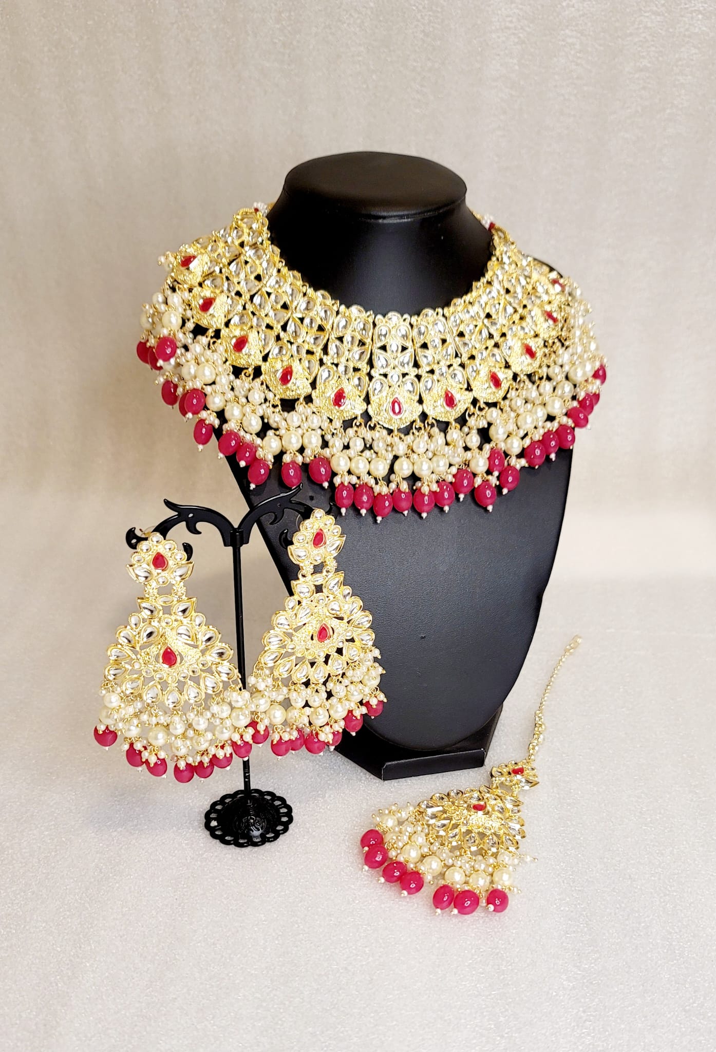 Super Stylish Lightweight Necklace Set