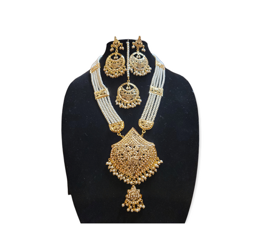 Jadau Rani Haar Set very lightweight.