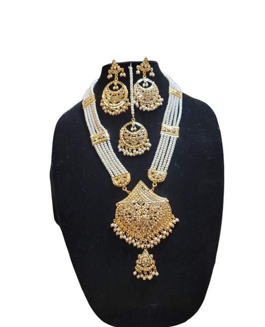 Jadau Rani Haar Set very lightweight.