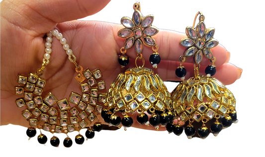 Kundan Jhumki Earrings with Tikka image 3