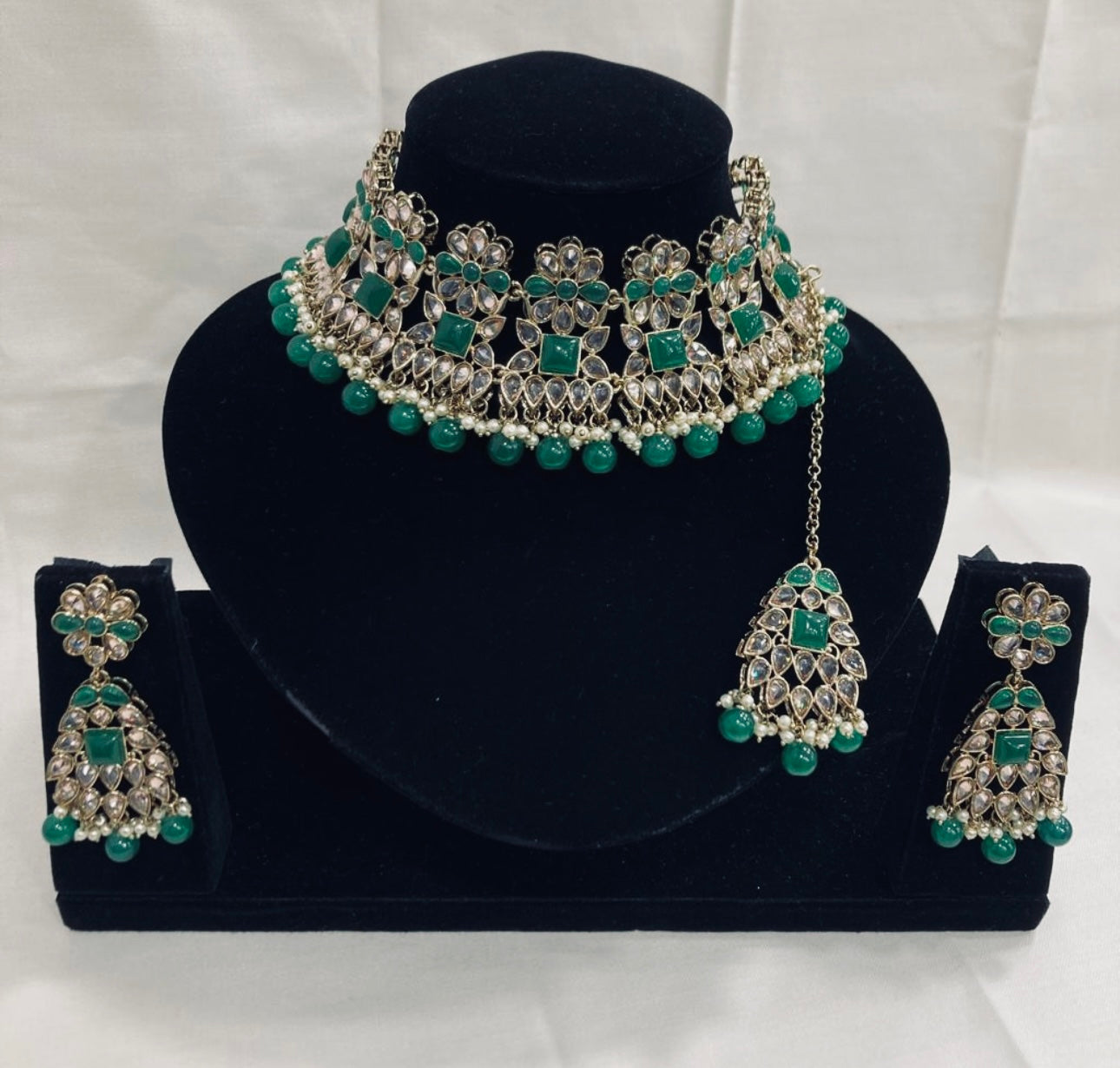 Stylish Necklace Set (Affordable)