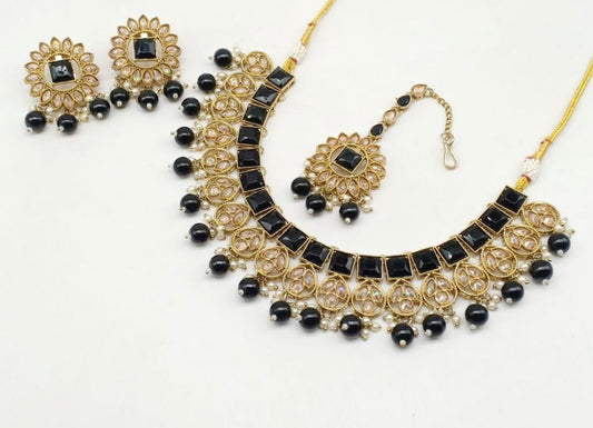 Stylish Choker Set With Studs & Tikka