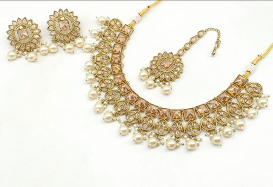 Stylish Choker Set With Studs & Tikka image 3